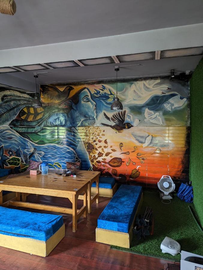 Attic Monkey Cafe & Rooms Manāli Kültér fotó
